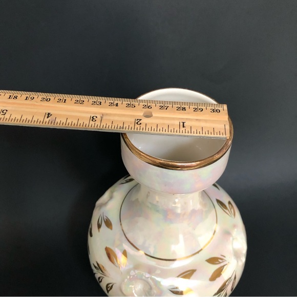 Halbach Geschenke German Creme Vase with Gold Trim - Picture 9 of 16